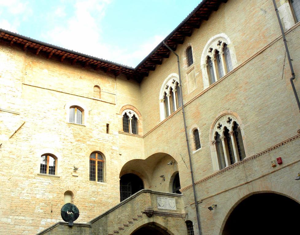 Residenza Mazzini Foligno Exterior photo